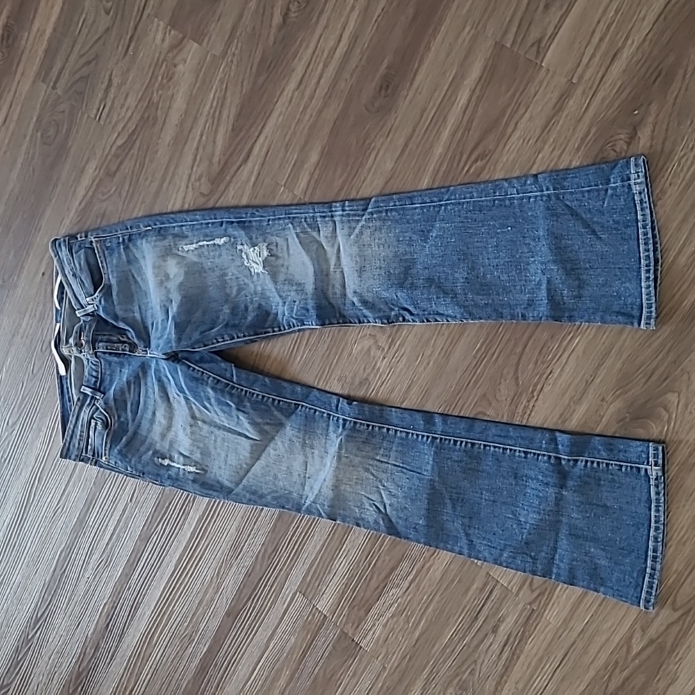 Sz 31 guess jeans low rise, boot cut